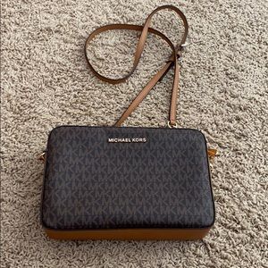 micheal kors logo bag